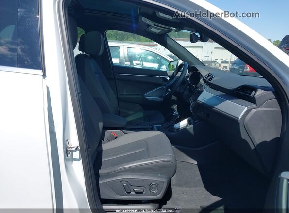 WA1DECF38M1022392 2021 AUDI Q3 White Vista interior delantera