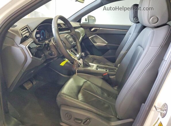 WA1DECF39S1021507 2025 AUDI Q3 White Front interior view