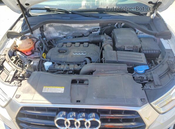 WA1ECCFS0HR008172 2017 AUDI Q3 White Вид підкапотного простору