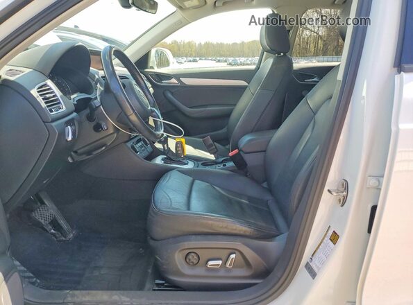 WA1ECCFS0HR008172 2017 AUDI Q3 White Вид салону спереду