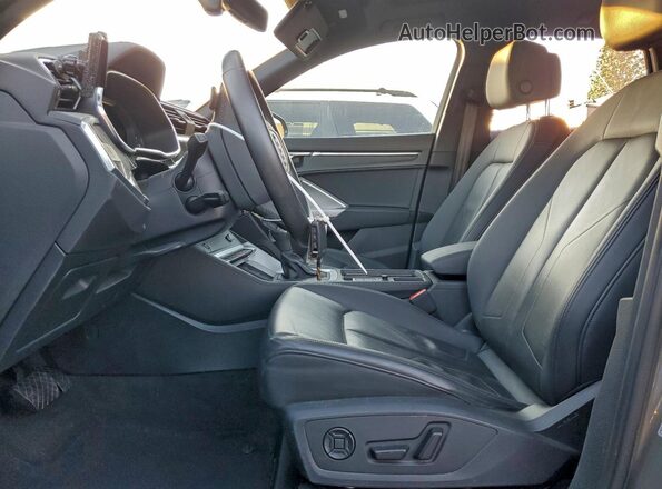 WA1EECF34R1199727 2024 AUDI Q3 Серый Вид салона спереди
