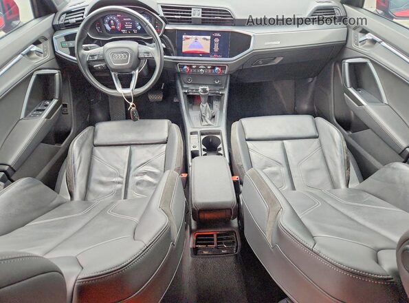 WA1EECF38M1120746 2021 AUDI Q3 Red Առջևի վահանակի տեսք