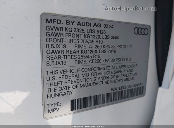 WA1EECF39R1104577 2024 AUDI Q3 White ძრავის განყოფილების ხედი