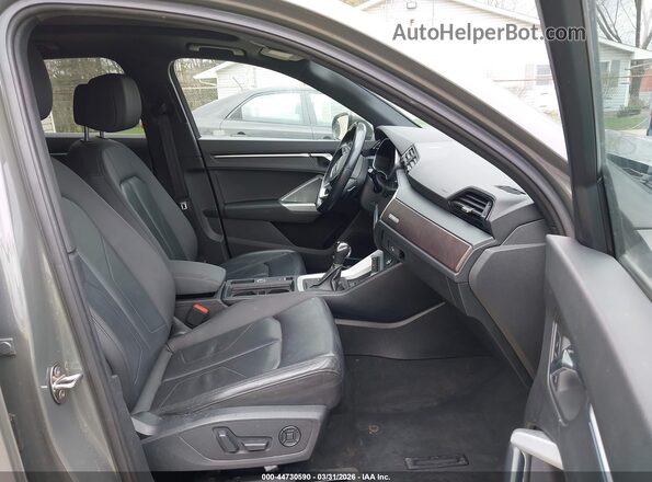 WA1EECF3XM1052658 2021 AUDI Q3 Gray Front interior view