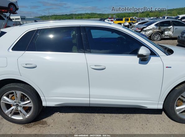 WA1EECF3XP1089701 2023 AUDI Q3 White Widok wnętrza z tyłu