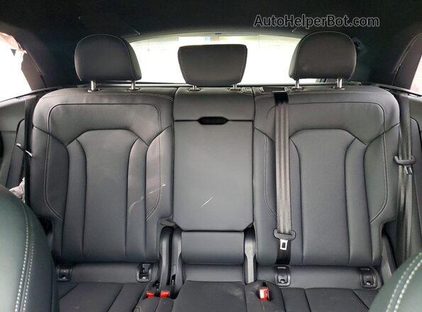 WA1FVBF12SD005603 2025 AUDI Q8 Tan Vista de los asientos traseros