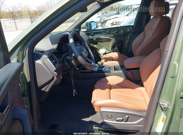 WA1G2AFY3R2145086 2024 AUDI Q5 Green Front interior view