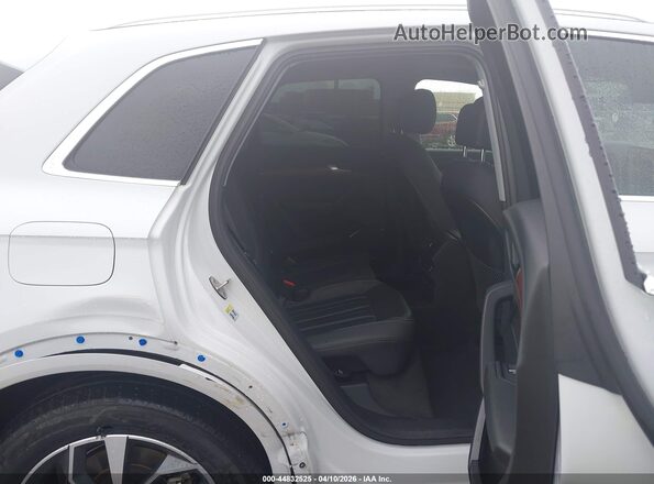 WA1GAAFYXP2097635 2023 AUDI Q5 White Widok naklejki z numerem VIN