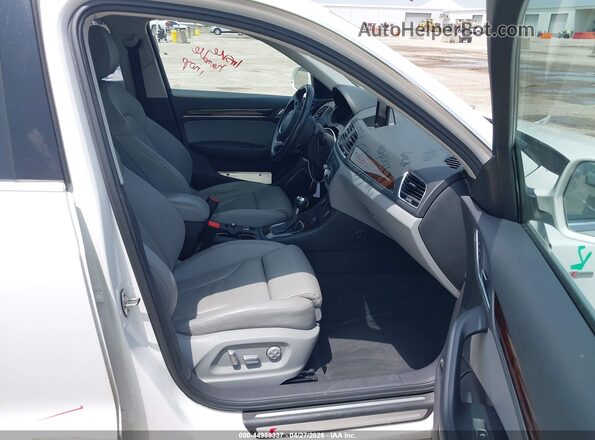 WA1HCCFS0JR008580 2018 AUDI Q3 White წინა სალონის ხედი