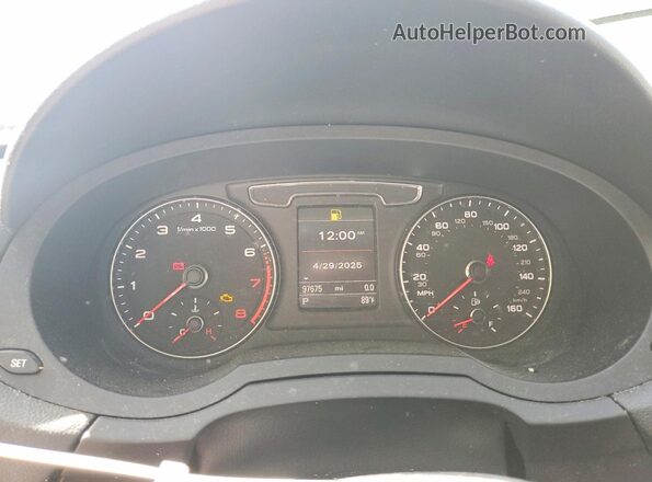 WA1HCCFS4HR013226 2017 AUDI Q3 White Սարքավորումների վահանակի տեսք