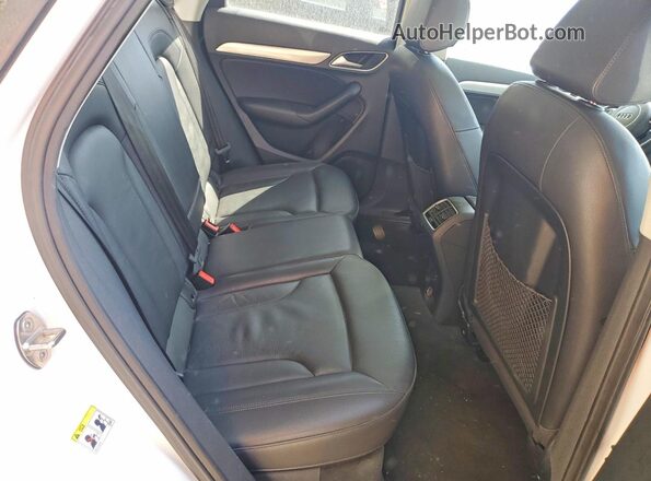 WA1HCCFS4HR013226 2017 AUDI Q3 White Սալոնի հետևի տեսք