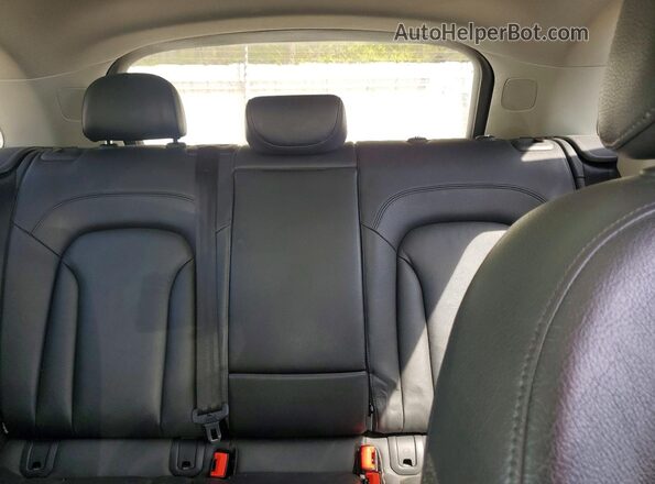 WA1HCCFS4HR013226 2017 AUDI Q3 White Հետևի նստատեղերի տեսք
