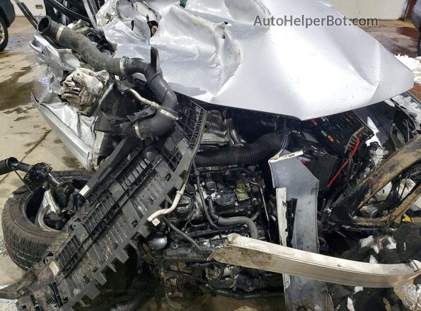 WA1JCCFS6JR032898 2018 AUDI Q3 Silver Widok wnętrza z tyłu