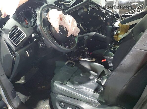 WA1JCCFS6JR032898 2018 AUDI Q3 Silver Widok wnętrza z przodu