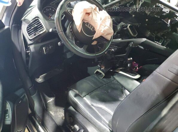 WA1JCCFS6JR032898 2018 AUDI Q3 Silver Widok deski rozdzielczej