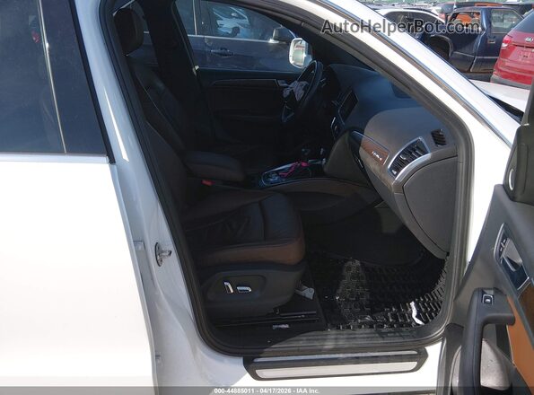 WA1L2AFP2GA019097 2016 AUDI Q5 White Front interior view