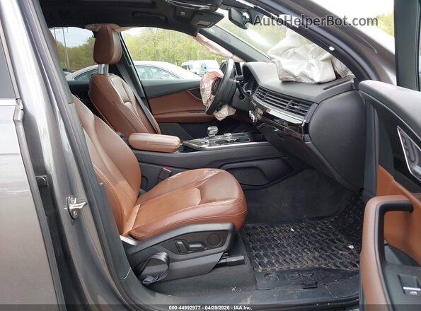 WA1LAAF71JD023845 2018 AUDI Q7 Gray Widok wnętrza z przodu