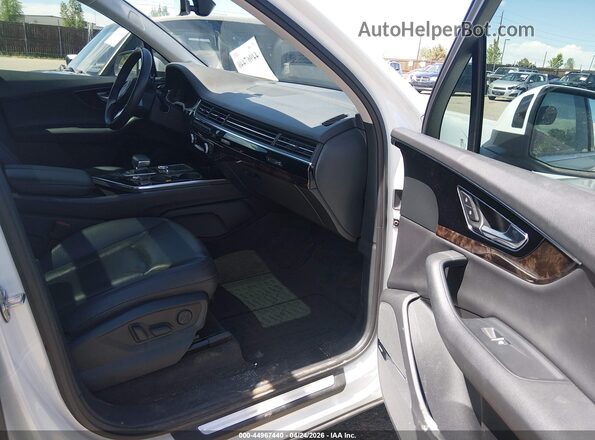 WA1LAAF76JD038308 2018 AUDI Q7 White Вид салону спереду