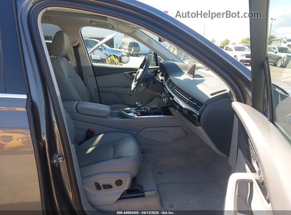WA1LAAF76KD032154 2019 AUDI Q7 Gray Widok wnętrza z przodu