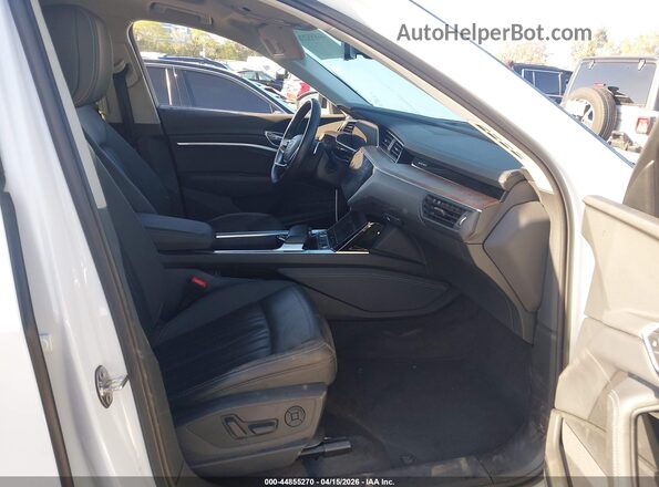WA1LAAGE2KB024237 2019 AUDI E-TRON Black Вид салону спереду