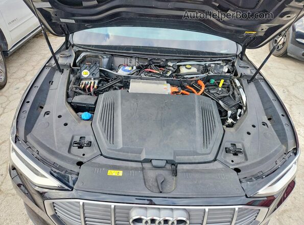 WA1LAAGE5KB024698 2019 AUDI E-TRON Black 