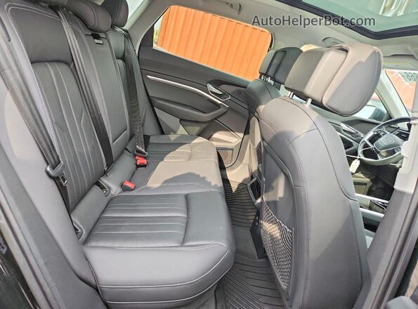 WA1LAAGE5KB024698 2019 AUDI E-TRON Black 