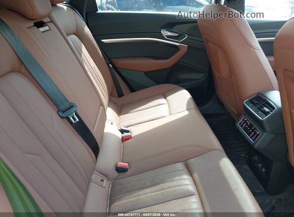 WA1LAAGE9KB018306 2019 AUDI E-TRON White Vista de la etiqueta del VIN