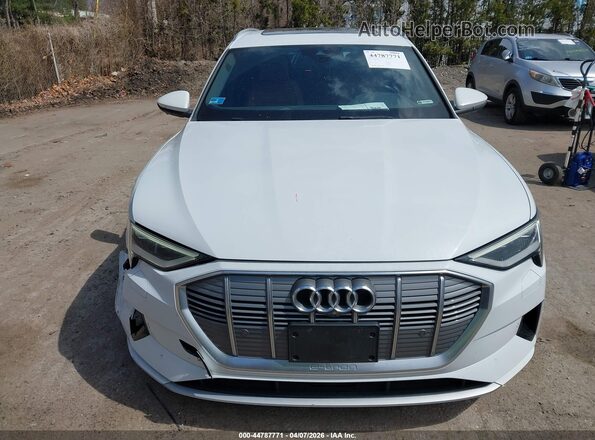 WA1LAAGE9KB018306 2019 AUDI E-TRON White Vista del cuadro de instrumentos