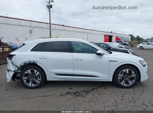 WA1LABGE1PB024467 2023 AUDI E-TRON White Widok wnętrza 360 stopni