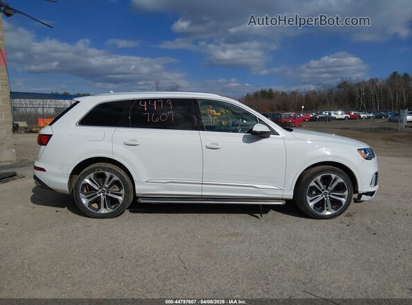 WA1LXAF77LD008025 2020 AUDI Q7 White 360 interior view