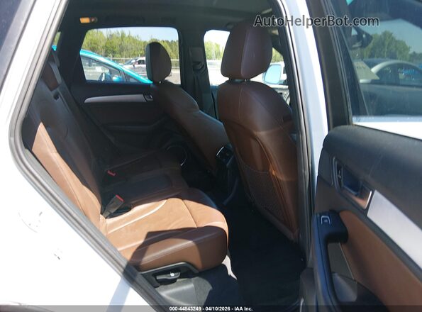 WA1M2AFP4HA090503 2017 AUDI Q5 White Vista de la etiqueta del VIN