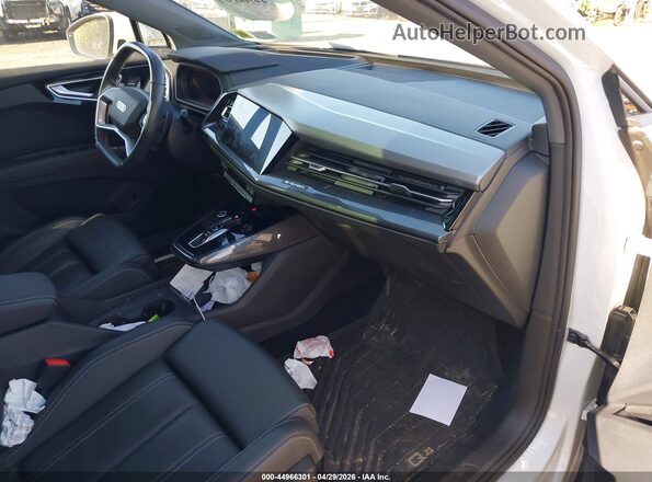 WA1M2BFZ1NP047656 2022 AUDI Q4 White წინა სალონის ხედი