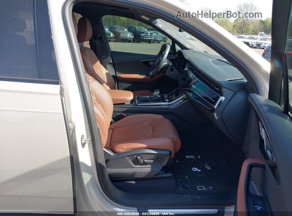 WA1VXBF76PD013141 2023 AUDI Q7 Cream Front interior view