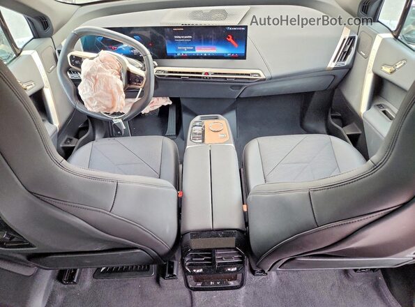 WB523CF02RCR74255 2024 BMW IX Бордовый Вид панели приборов