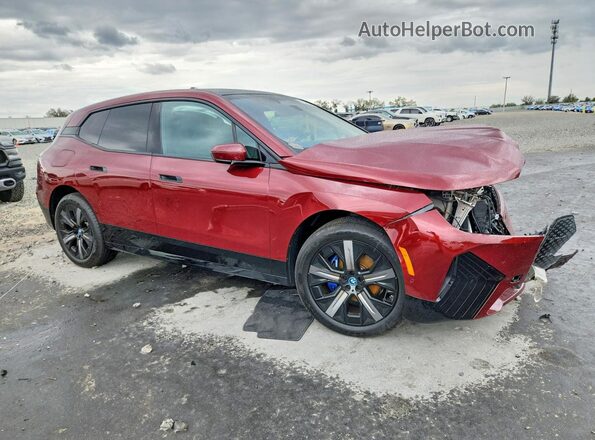 WB523CF02RCR74255 2024 BMW IX Бордовый Передняя правая четверть
