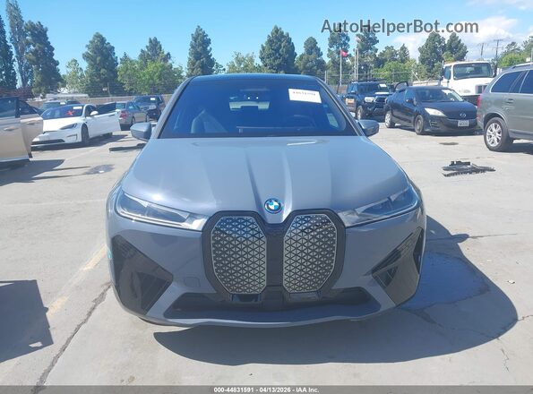 WB523CF02SCU85568 2025 BMW IX Gray ხელსაწყოთა პანელის ხედი