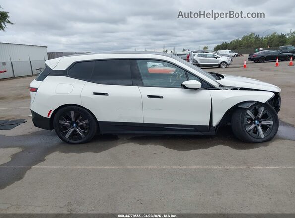 WB523CF04RCP25438 2024 BMW IX White Widok wnętrza 360 stopni