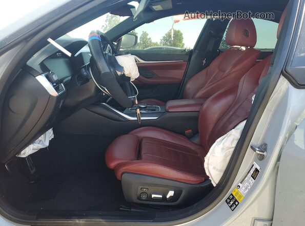WBA13AW08NFN19548 2022 BMW M4 Silver Вид салону спереду