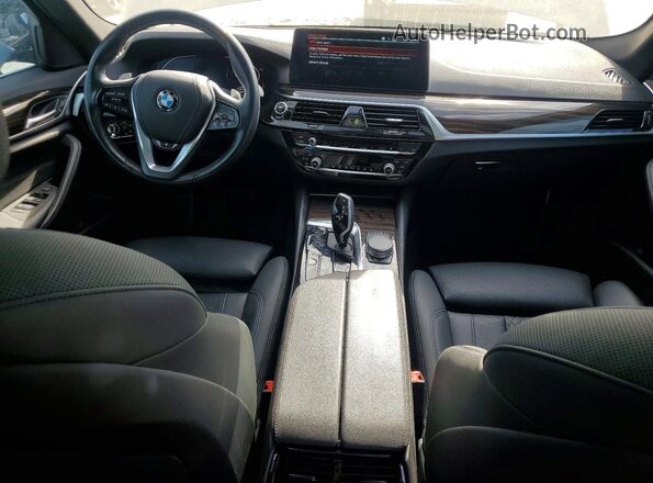 WBA13BJ01MCF18502 2021 BMW 5 SERIES Gray Vista del salpicadero