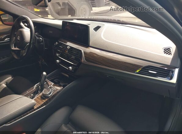 WBA13BJ09MWX27675 2021 BMW 5 SERIES Gray Front interior view