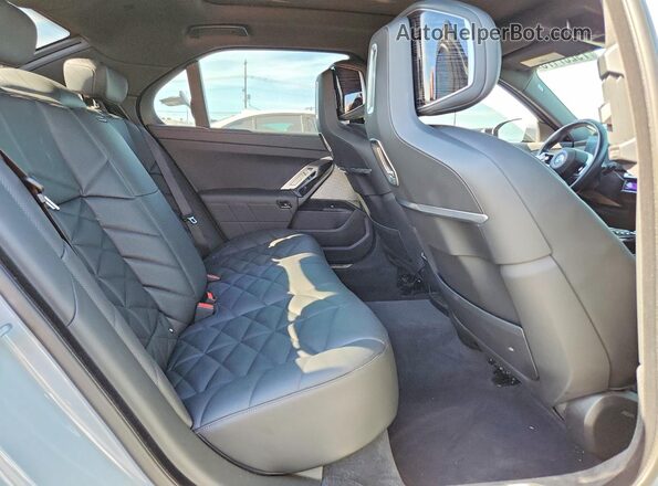 WBA23EH02RCT01525 2024 BMW 7 SERIES Gray Widok tylnych siedzeń