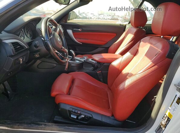 WBA2L3C33HV667597 2017 BMW M2 White Widok wnętrza z przodu