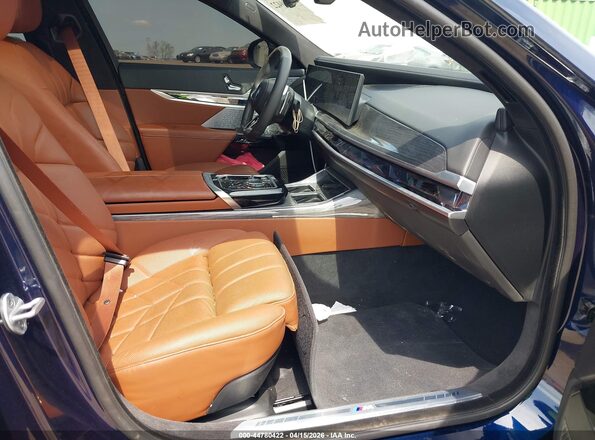 WBA33EJ03SCV01706 2025 BMW 7 SERIES Blue Widok wnętrza z przodu