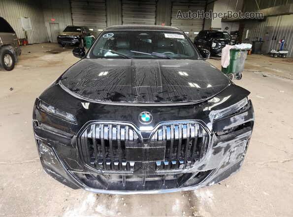 WBA33EJ05RCP05157 2024 BMW 7 SERIES Black Widok z przodu
