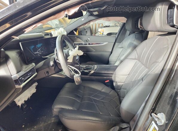 WBA33EJ05RCP05157 2024 BMW 7 SERIES Black Widok wnętrza z przodu
