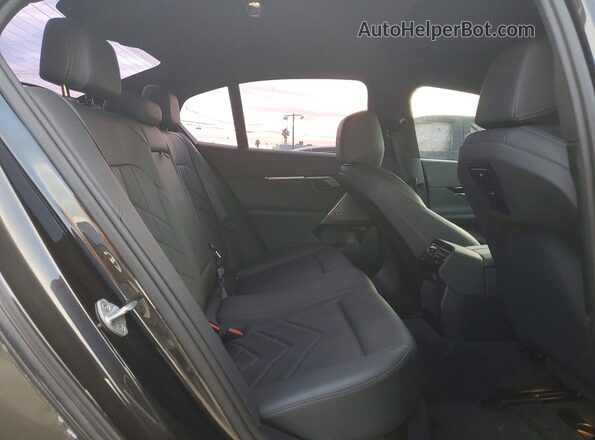 WBA43FJ02RCS66932 2024 BMW 5 SERIES Gray Widok tylnych siedzeń
