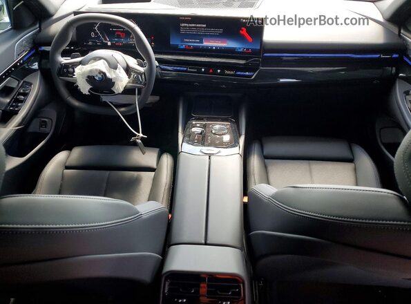 WBA43FJ04TCW41677 2026 BMW 5 SERIES Black Вид панелі приладів
