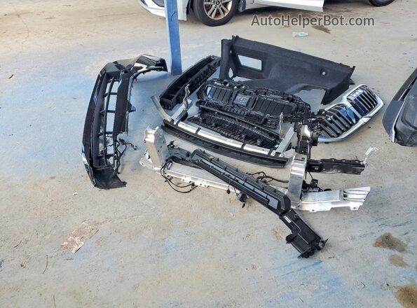 WBA43FJ04TCW41677 2026 BMW 5 SERIES Black Вид підкапотного простору