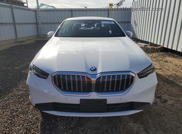 WBA43FJ06TCV63502 2026 BMW 5 SERIES White წინა ხედი