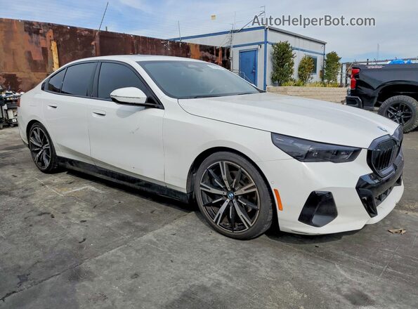 WBA43FJ07RCR52500 2024 BMW 5 SERIES White Առջևի աջ